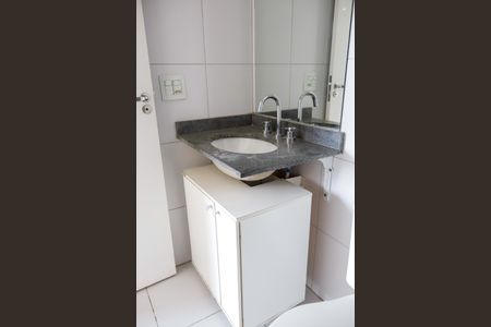 Apartamento à venda com 53m², 2 quartos e 1 vaga Apartamento à venda com 53m², 2 quartos e 1 vagaBanheiro