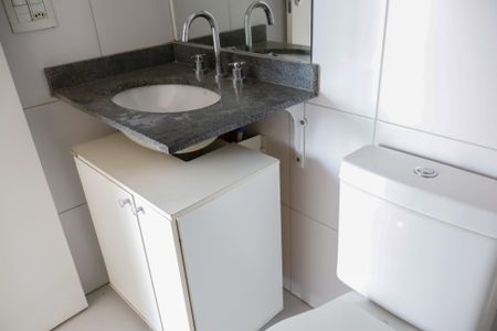 Apartamento à venda com 53m², 2 quartos e 1 vaga Apartamento à venda com 53m², 2 quartos e 1 vagaBanheiro