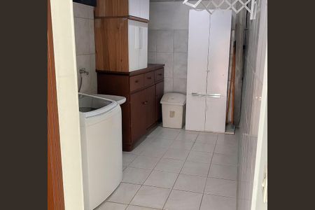 Casa à venda com 250m², 4 quartos e 2 vagas Casa à venda com 250m², 4 quartos e 2 vagasLavanderia