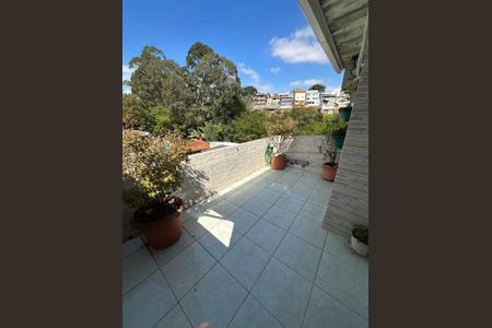 Casa à venda com 250m², 4 quartos e 2 vagas Casa à venda com 250m², 4 quartos e 2 vagasvaranda