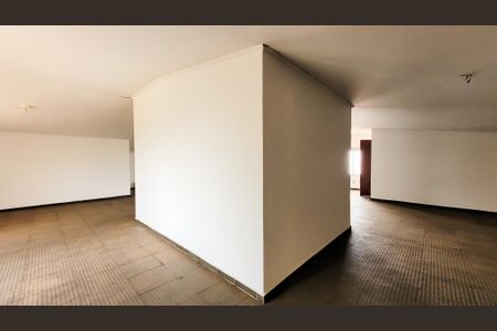 Casa à venda com 997m², 5 quartos e 8 vagas Casa à venda com 997m², 5 quartos e 8 vagasSótão