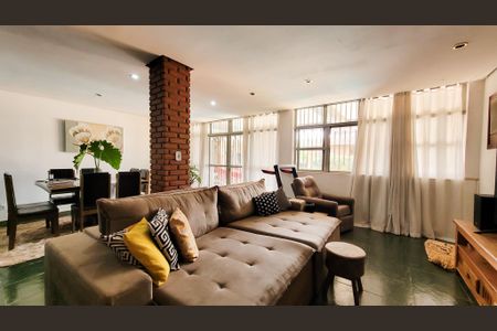 Casa à venda com 997m², 5 quartos e 8 vagas Casa à venda com 997m², 5 quartos e 8 vagasSala