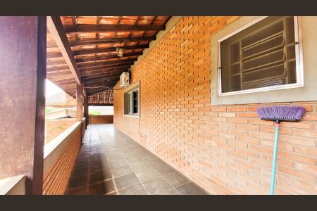 Casa à venda com 997m², 5 quartos e 8 vagas Casa à venda com 997m², 5 quartos e 8 vagasVaranda