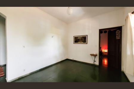 Casa à venda com 997m², 5 quartos e 8 vagas Casa à venda com 997m², 5 quartos e 8 vagasHall de Quarto