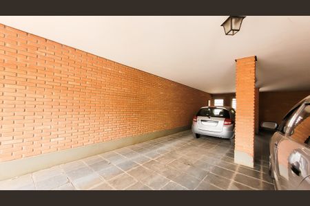 Casa à venda com 997m², 5 quartos e 8 vagas Casa à venda com 997m², 5 quartos e 8 vagasGaragem