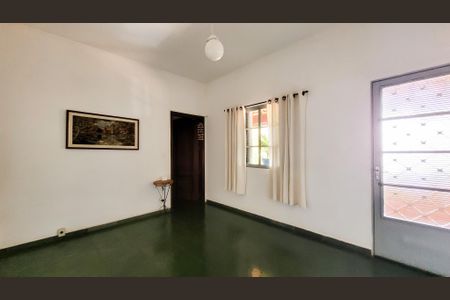 Casa à venda com 997m², 5 quartos e 8 vagas Casa à venda com 997m², 5 quartos e 8 vagasHall de Quarto