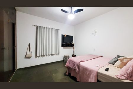 Casa à venda com 997m², 5 quartos e 8 vagas Casa à venda com 997m², 5 quartos e 8 vagasQuarto da Edicula