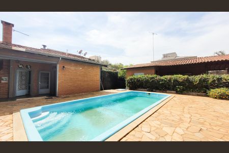 Casa à venda com 997m², 5 quartos e 8 vagas Casa à venda com 997m², 5 quartos e 8 vagasÁrea externa