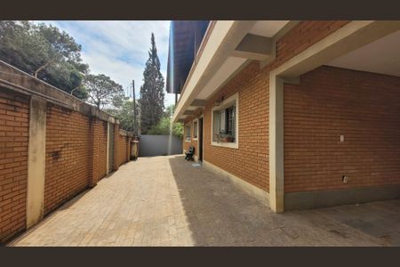 Casa à venda com 997m², 5 quartos e 8 vagas Casa à venda com 997m², 5 quartos e 8 vagasGaragem