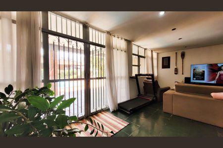 Casa à venda com 997m², 5 quartos e 8 vagas Casa à venda com 997m², 5 quartos e 8 vagasSala