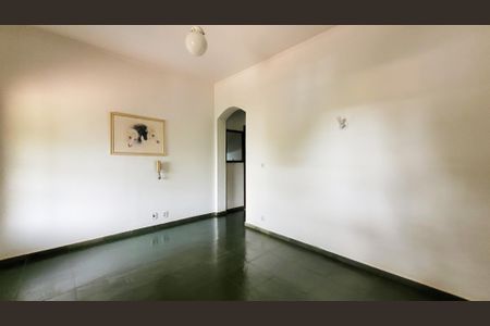 Casa à venda com 997m², 5 quartos e 8 vagas Casa à venda com 997m², 5 quartos e 8 vagasHall de Quarto