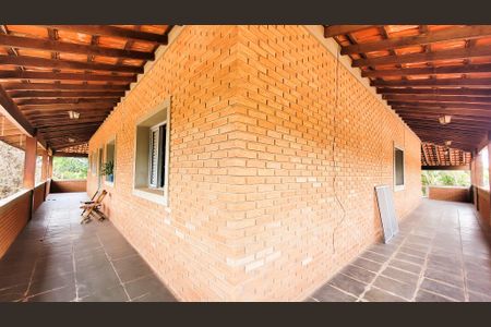 Casa à venda com 997m², 5 quartos e 8 vagas Casa à venda com 997m², 5 quartos e 8 vagasVaranda