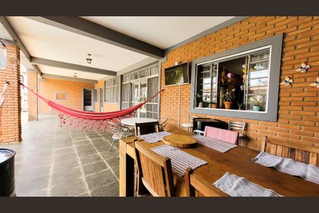 Casa à venda com 997m², 5 quartos e 8 vagas Casa à venda com 997m², 5 quartos e 8 vagasÁrea externa