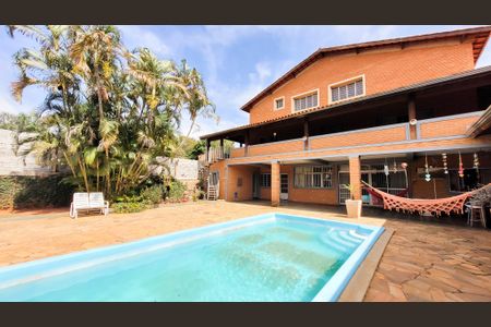 Casa à venda com 997m², 5 quartos e 8 vagas Casa à venda com 997m², 5 quartos e 8 vagasÁrea externa