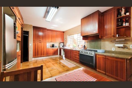 Casa à venda com 997m², 5 quartos e 8 vagas Casa à venda com 997m², 5 quartos e 8 vagasCozinha