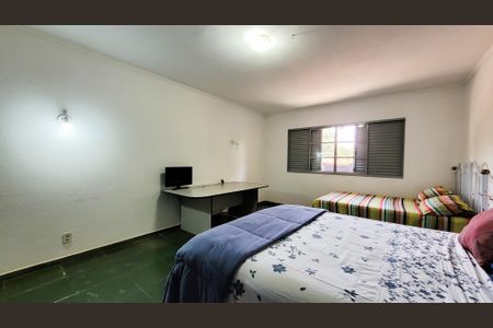 Casa à venda com 997m², 5 quartos e 8 vagas Casa à venda com 997m², 5 quartos e 8 vagasQuarto