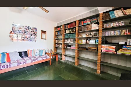 Casa à venda com 997m², 5 quartos e 8 vagas Casa à venda com 997m², 5 quartos e 8 vagasEscritório