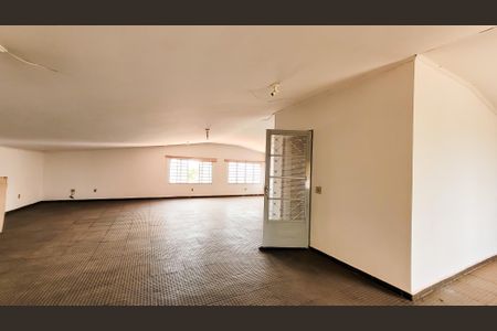 Casa à venda com 997m², 5 quartos e 8 vagas Casa à venda com 997m², 5 quartos e 8 vagasSótão