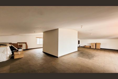 Casa à venda com 997m², 5 quartos e 8 vagas Casa à venda com 997m², 5 quartos e 8 vagasSótão