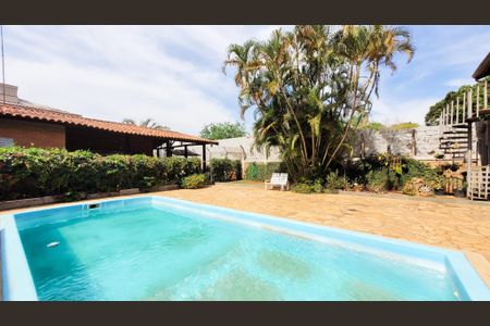 Casa à venda com 997m², 5 quartos e 8 vagas Casa à venda com 997m², 5 quartos e 8 vagasÁrea externa