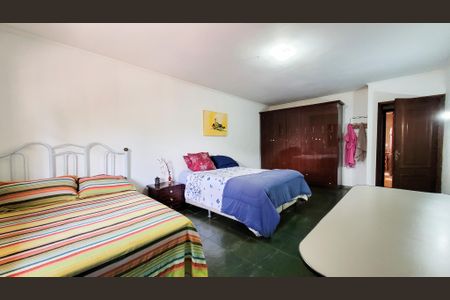 Casa à venda com 997m², 5 quartos e 8 vagas Casa à venda com 997m², 5 quartos e 8 vagasQuarto
