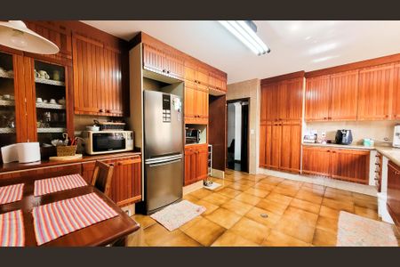 Casa à venda com 997m², 5 quartos e 8 vagas Casa à venda com 997m², 5 quartos e 8 vagasCozinha