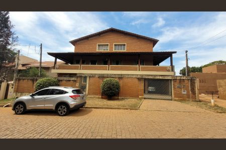 Casa à venda com 997m², 5 quartos e 8 vagas Casa à venda com 997m², 5 quartos e 8 vagasFachada