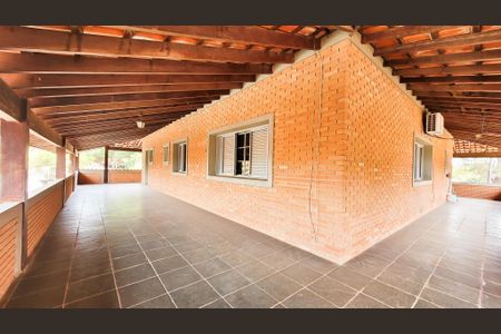 Casa à venda com 997m², 5 quartos e 8 vagas Casa à venda com 997m², 5 quartos e 8 vagasVaranda