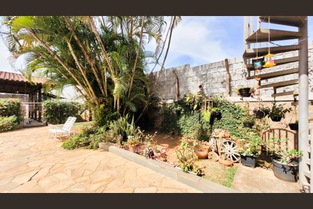 Casa à venda com 997m², 5 quartos e 8 vagas Casa à venda com 997m², 5 quartos e 8 vagasÁrea externa