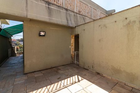 Casa à venda com 450m², 5 quartos e 6 vagasEntrada de Serviço