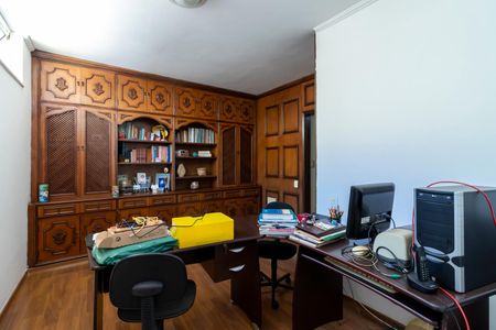 Casa à venda com 450m², 5 quartos e 6 vagasQuarto 2