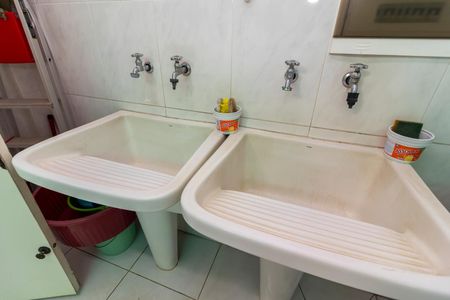 Casa à venda com 450m², 5 quartos e 6 vagasÁrea de Serviço