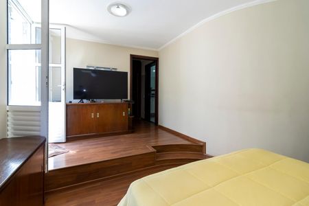 Casa à venda com 450m², 5 quartos e 6 vagasSuíte 1