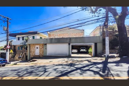 Casa à venda com 450m², 5 quartos e 6 vagasFachada