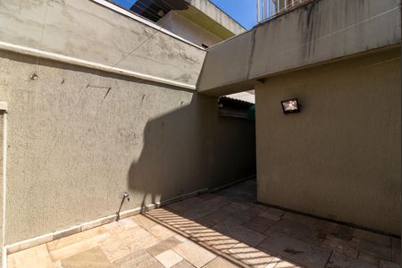 Casa à venda com 450m², 5 quartos e 6 vagasEntrada de Serviço