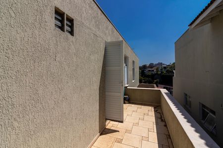 Casa à venda com 450m², 5 quartos e 6 vagasVaranda da Suíte 1