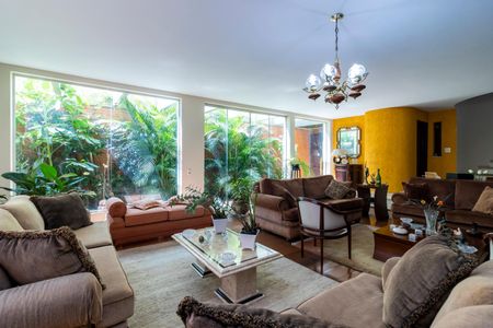 Casa à venda com 450m², 5 quartos e 6 vagasSala de Estar