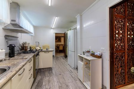 Casa à venda com 450m², 5 quartos e 6 vagasCozinha