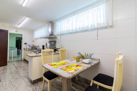 Casa à venda com 450m², 5 quartos e 6 vagasCopa