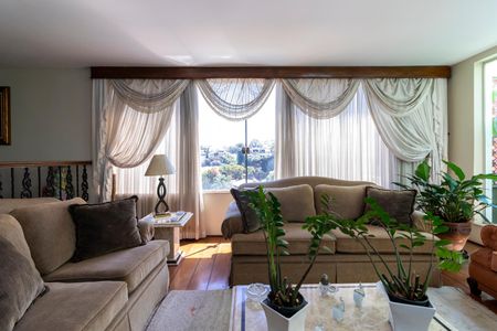 Casa à venda com 450m², 5 quartos e 6 vagasSala de Estar