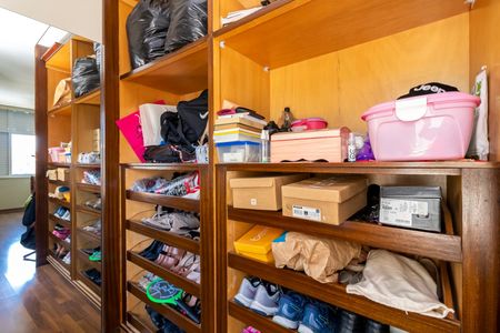 Casa à venda com 450m², 5 quartos e 6 vagasCloset da suíte 3