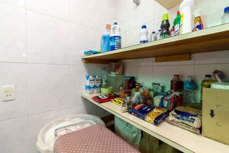 Casa à venda com 450m², 5 quartos e 6 vagasDespensa