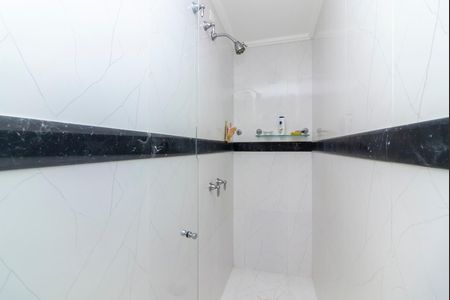 Casa à venda com 450m², 5 quartos e 6 vagasBanheiro da Suíte 1