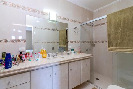 Casa à venda com 450m², 5 quartos e 6 vagasBanheiro da Suíte 3