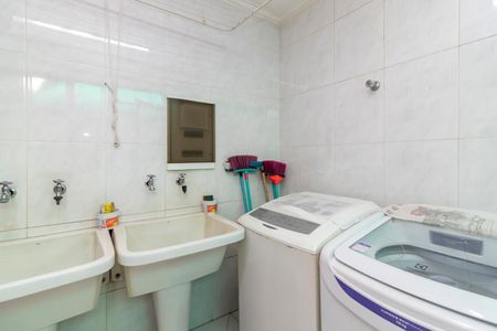 Casa à venda com 450m², 5 quartos e 6 vagasÁrea de Serviço