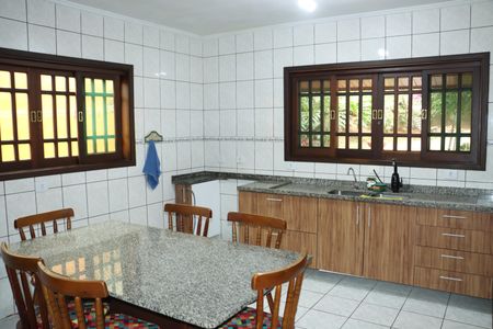 Casa de condomínio para alugar com 253m², 5 quartos e 2 vagasCozinha