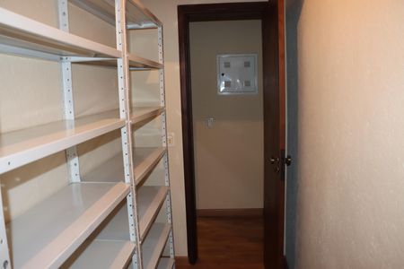 Casa de condomínio para alugar com 253m², 5 quartos e 2 vagasQuarto de Serviço