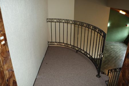 Casa de condomínio para alugar com 253m², 5 quartos e 2 vagasEscada