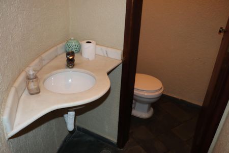 Casa de condomínio para alugar com 253m², 5 quartos e 2 vagasLavabo