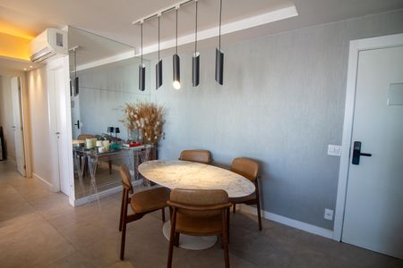 Apartamento à venda com 70m², 2 quartos e 1 vaga Apartamento à venda com 70m², 2 quartos e 1 vagaSala de Jantar
